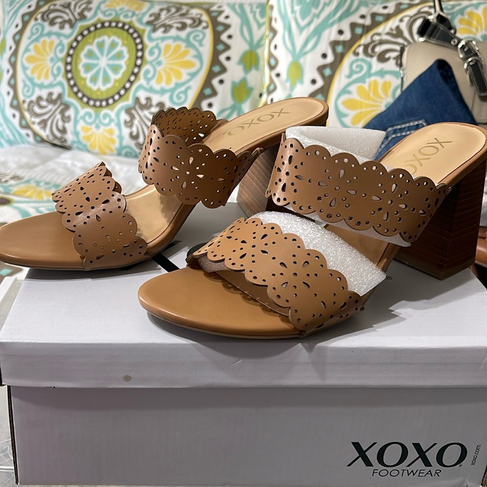 NWT Xoxo slides